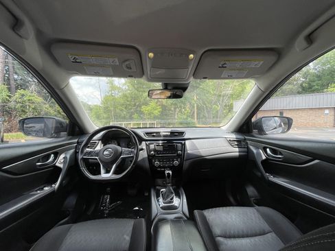 Used 2019 Nissan Rogue SV FWD image 15