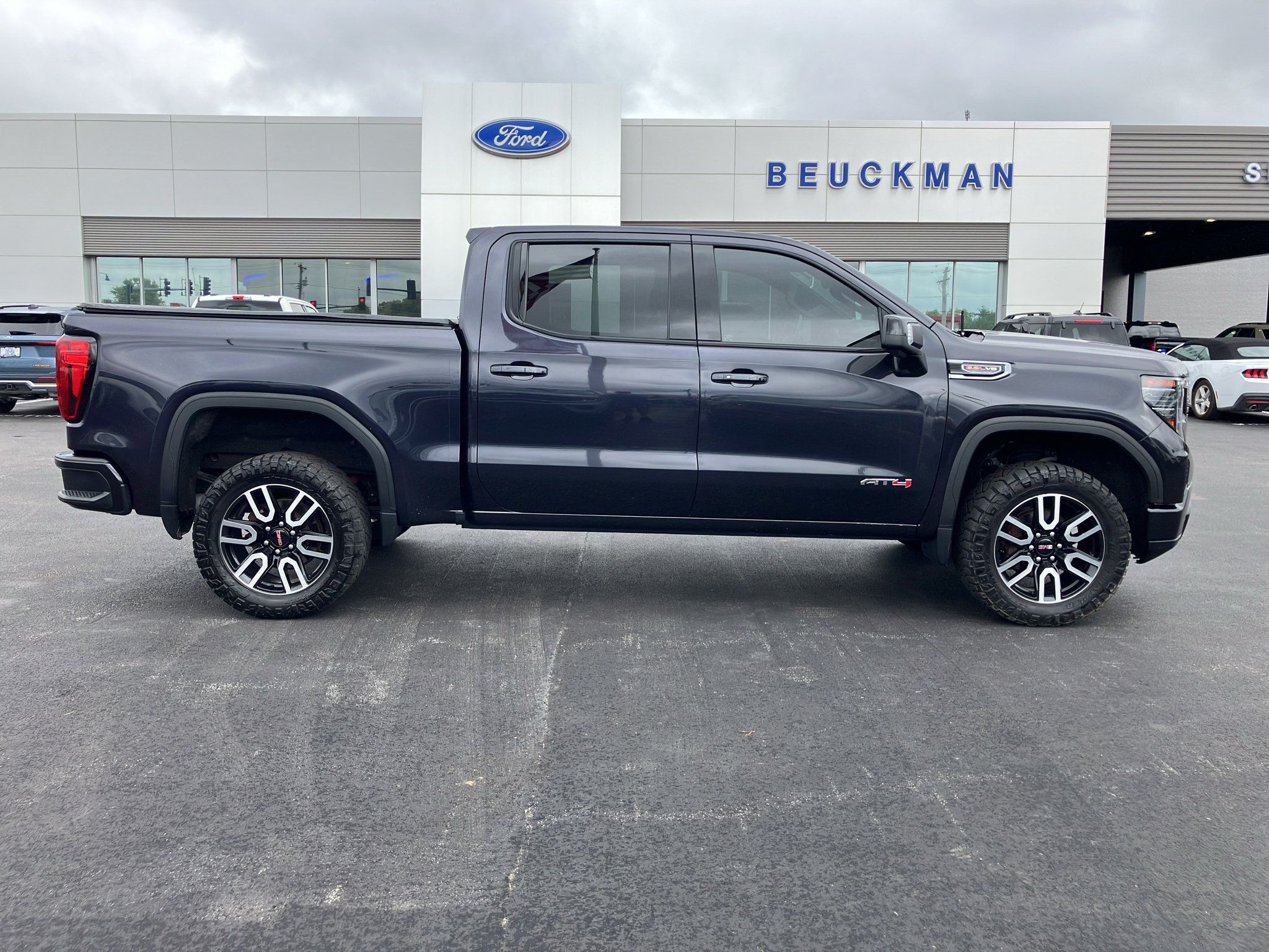 Used 2022 GMC Sierra 1500 AT4 w/ AT4 Preferred Package AWD/4WD image 9