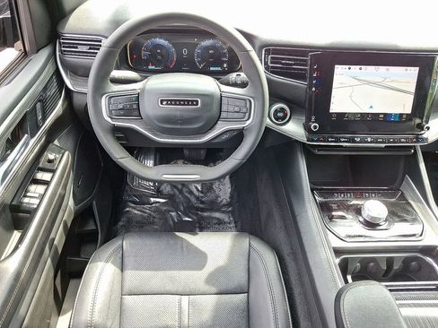 Certified 2024 Jeep Wagoneer Series II w/ Flexible Seating Group AWD/4WD image 12