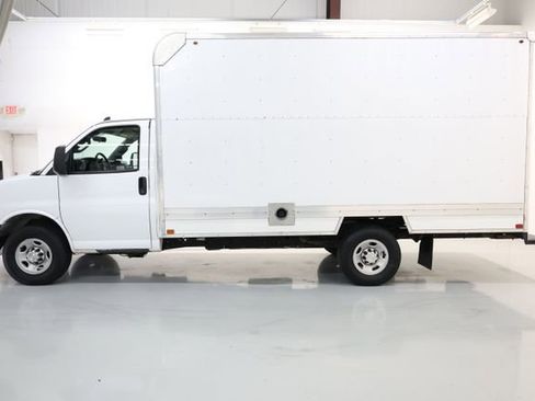 Used 2022 Chevrolet Express 3500 w/ Driver Convenience Package image 9