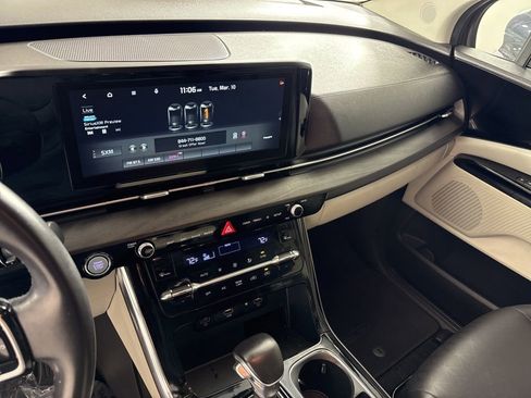 Used 2022 Kia Carnival EX image 30