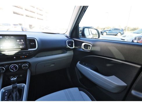 Certified 2025 Hyundai Venue SEL image 13