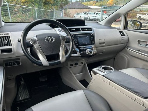 Used 2016 Toyota Prius V Four image 15