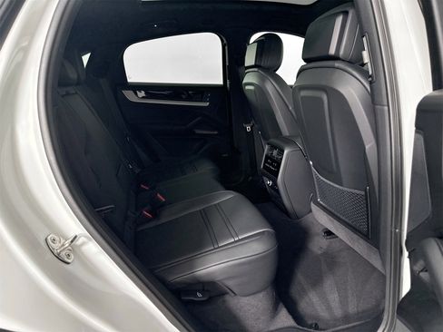 Certified 2025 Porsche Cayenne Coupe image 21
