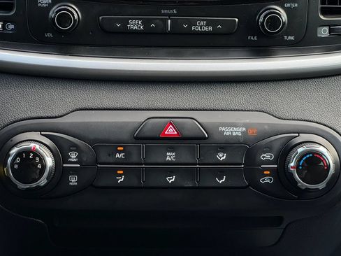 Used 2016 Kia Sorento AWD image 28