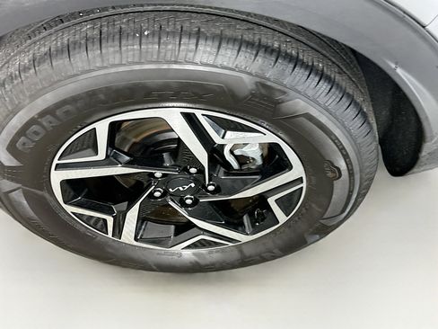 Used 2025 Kia Sportage LX FWD image 11