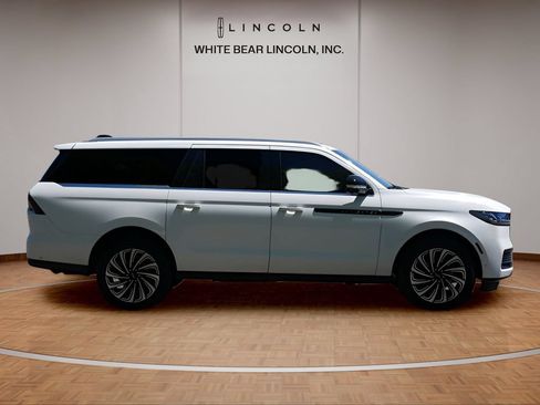 Used 2025 Lincoln Navigator L Black Label AWD/4WD image 4