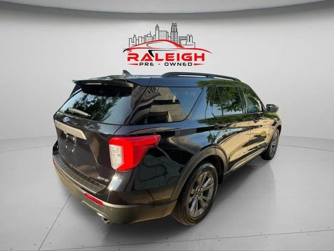 Used 2021 Ford Explorer XLT w/ Equipment Group 202A image 3