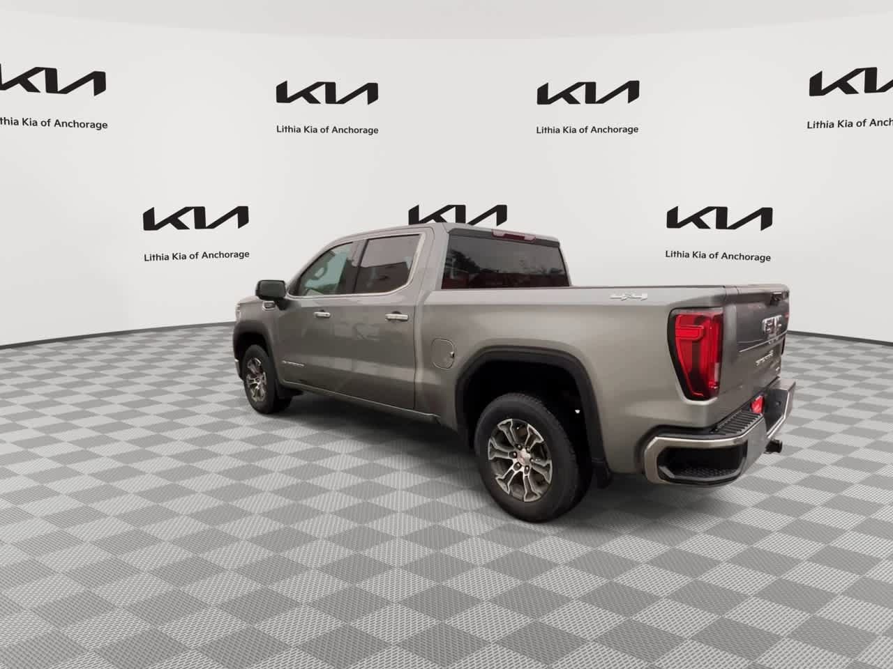Used 2025 GMC Sierra 1500 SLT AWD/4WD image 6