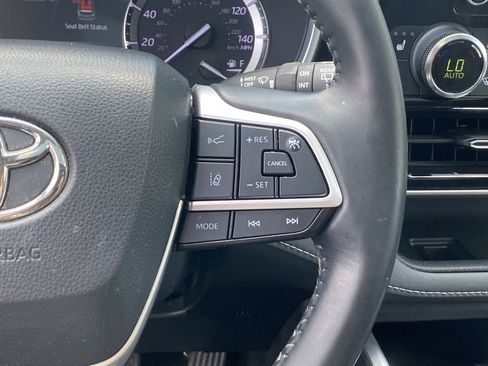 Used 2022 Toyota Highlander XLE FWD image 68