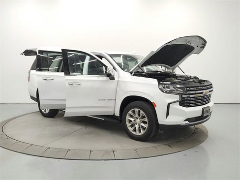 Used 2023 Chevrolet Suburban Premier image 9