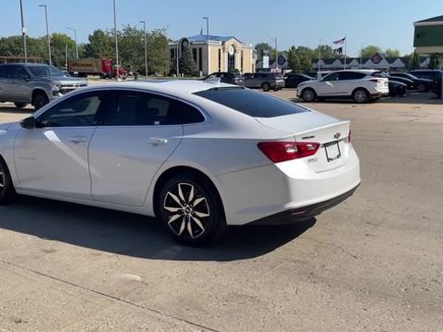 Used 2018 Chevrolet Malibu LT w/ Leather Package FWD image 6