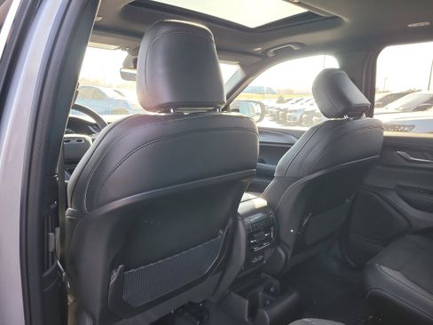 New 2025 Jeep Grand Cherokee L Altitude image 12