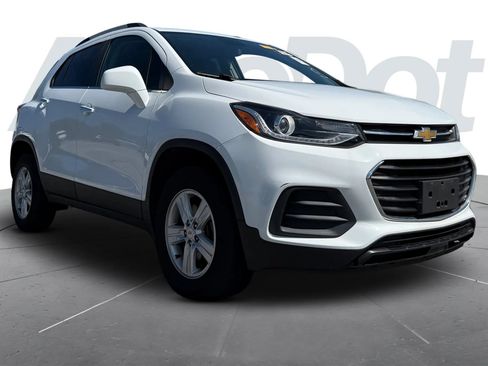 Used 2020 Chevrolet Trax LT w/ LT Convenience Package AWD/4WD image 1