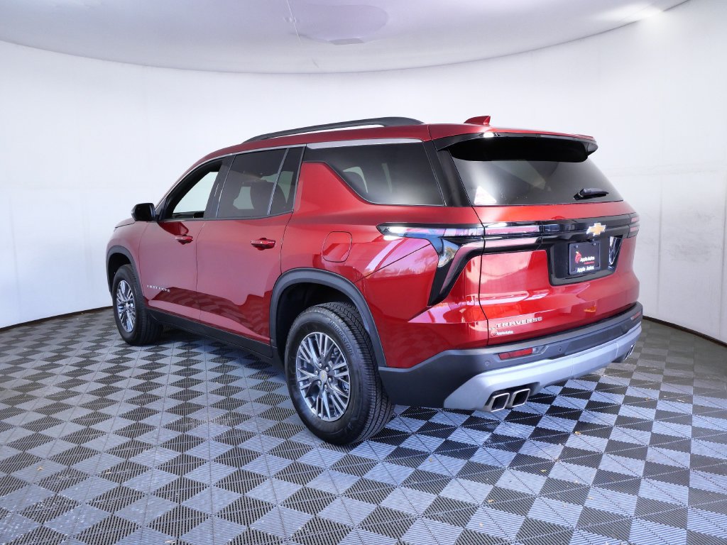 Used 2025 Chevrolet Traverse LT w/ Driver Confidence Package FWD image 4