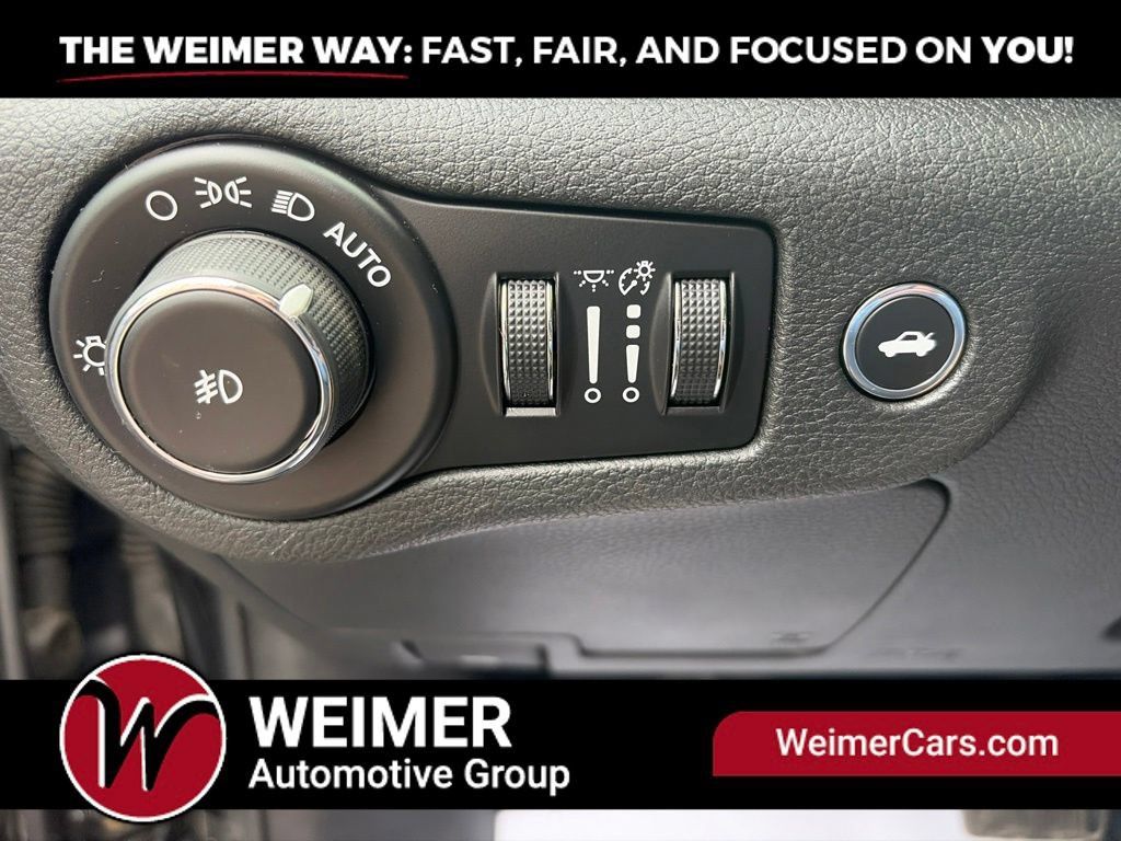 Used 2015 Chrysler 200 C w/ Navigation & Sound Group I AWD/4WD image 17
