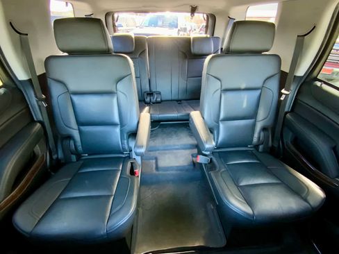 Used 2019 Chevrolet Tahoe LT AWD/4WD image 32