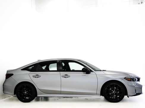 Used 2025 Honda Civic Sport image 4