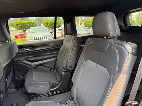 Used 2025 Jeep Grand Cherokee L Laredo w/ Luxury Tech Group I AWD/4WD image 30