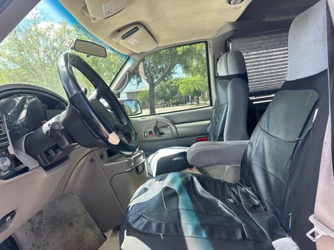 Used 2004 Chevrolet Astro image 12