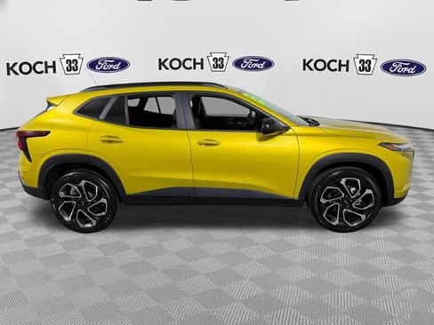 Used 2024 Chevrolet Trax RS w/ Sunroof Package FWD image 9