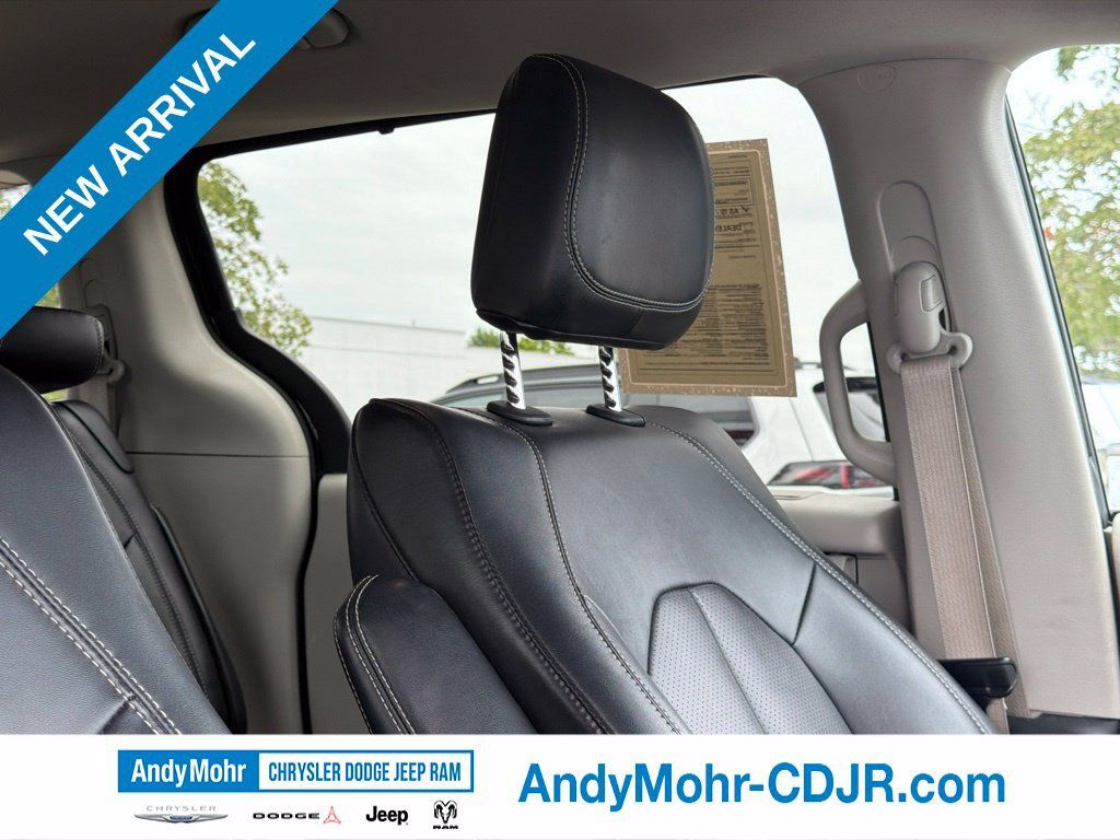 Used 2024 Chrysler Pacifica Touring-L FWD image 27