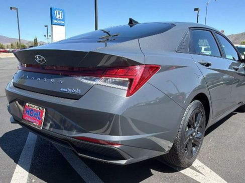 Used 2023 Hyundai Elantra Blue FWD image 3