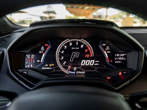 Used 2020 Lamborghini Huracan EVO image 18