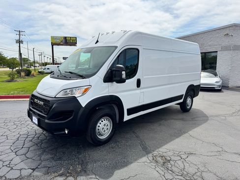 Used 2025 RAM ProMaster 2500 w/ Convenience Group FWD image 2
