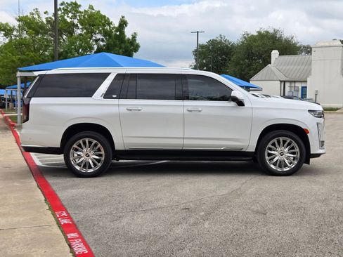 Used 2024 Cadillac Escalade ESV Premium Luxury AWD/4WD image 2