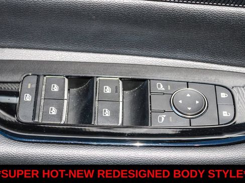 Used 2025 Nissan Murano SV FWD image 20