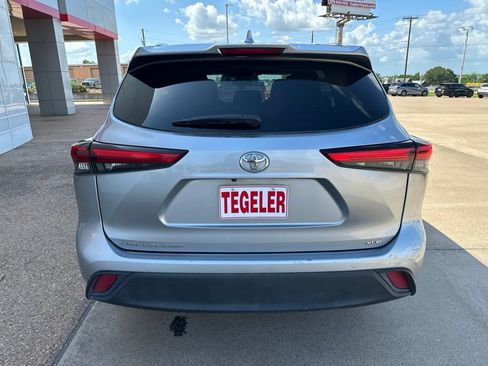 Used 2020 Toyota Highlander XLE FWD image 6