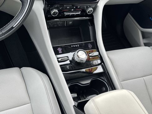 Used 2022 Jeep Grand Cherokee Overland w/ Advanced Protech Group III image 3