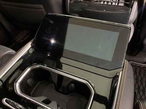 Used 2022 Jeep Grand Wagoneer Series III w/ Rear Seat Video Group 1 image 9