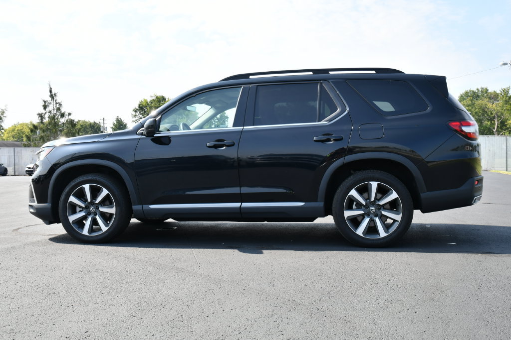 Used 2024 Honda Pilot Touring image 4