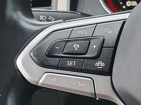 Used 2020 Volkswagen Atlas Cross Sport SE w/ Panoramic Sunroof Package image 21