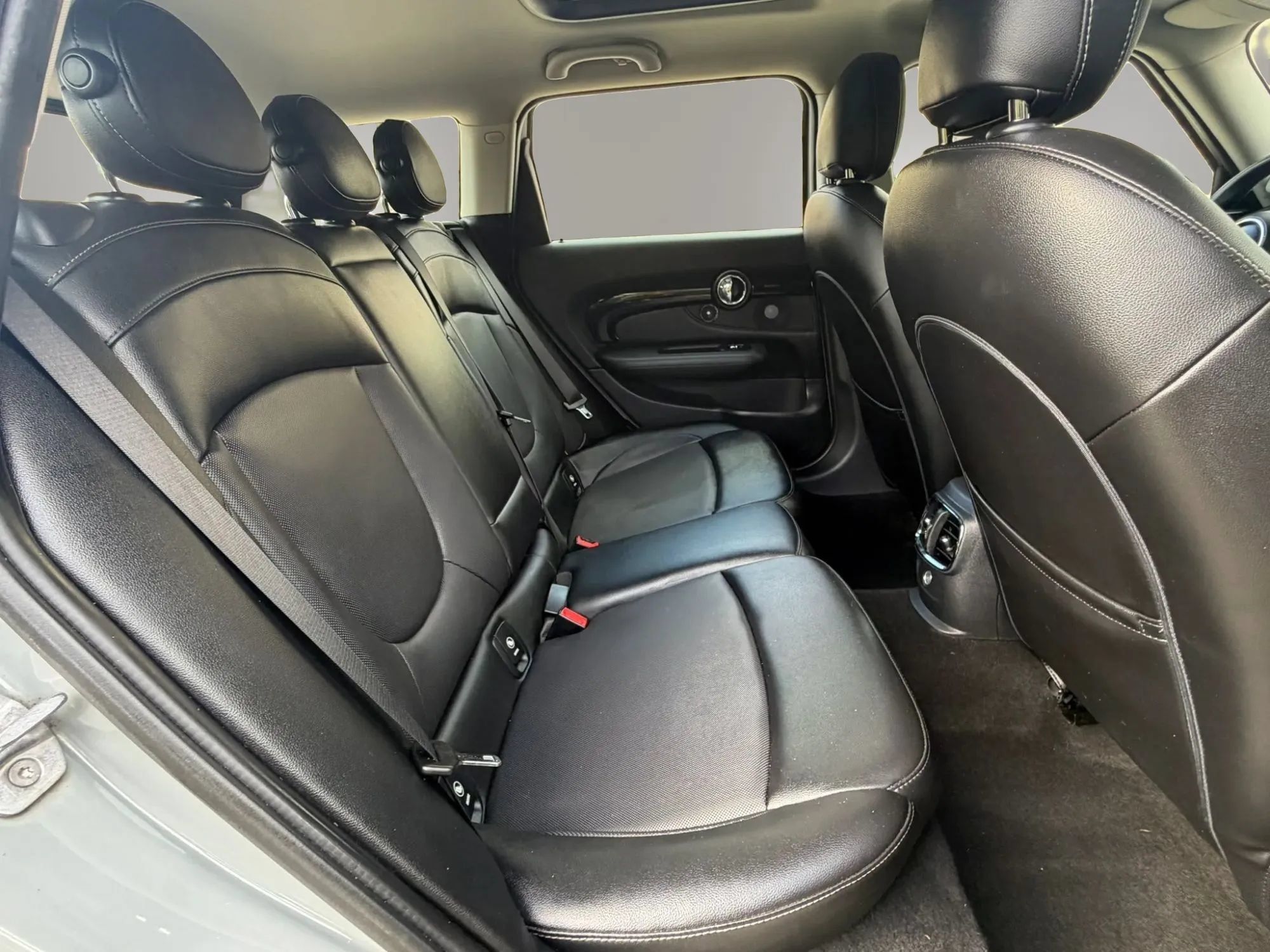 Used 2016 MINI Cooper Clubman FWD image 32