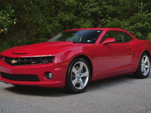 Used 2010 Chevrolet Camaro SS w/ RS Package RWD image 2
