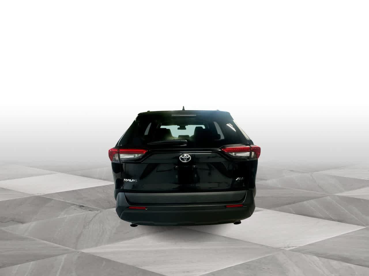 Used 2025 Toyota RAV4 XLE FWD image 7