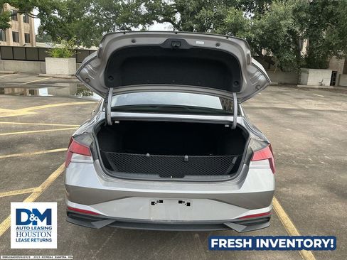 Used 2023 Hyundai Elantra SEL w/ Convenience Package FWD image 6