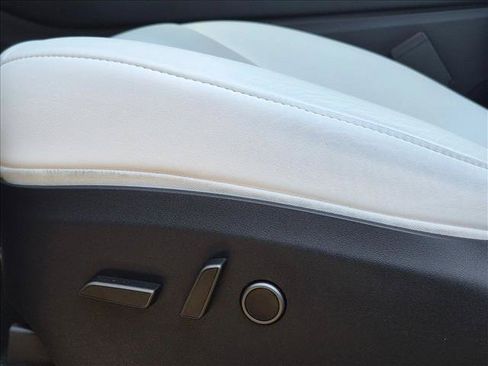 Used 2025 Tesla Model Y Long Range RWD image 4