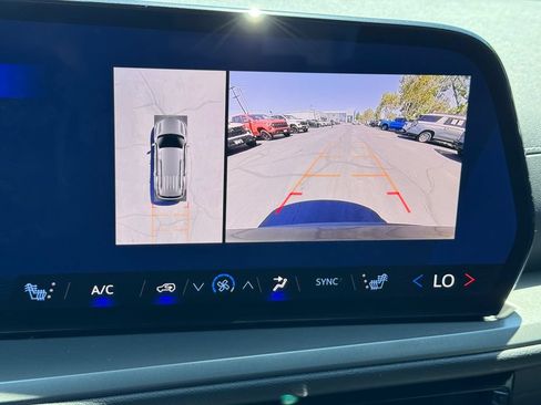 New 2026 Chevrolet Traverse LT w/ Driver Confidence Package FWD image 19