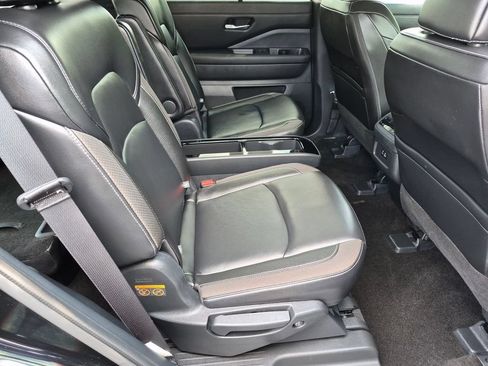 Used 2024 Nissan Pathfinder SL w/ SL Premium Package AWD/4WD image 32