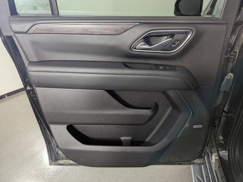 Used 2022 Chevrolet Suburban LT image 15