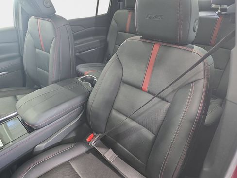 Used 2025 Chevrolet Traverse RS FWD image 23
