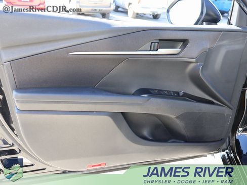 Used 2025 Toyota Camry LE image 20