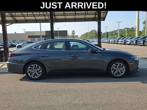Certified 2023 Hyundai Sonata SEL w/ Convenience Package FWD image 3