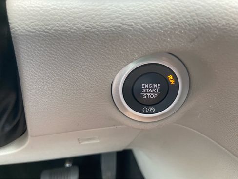 Used 2024 Chrysler Pacifica Touring-L FWD image 36