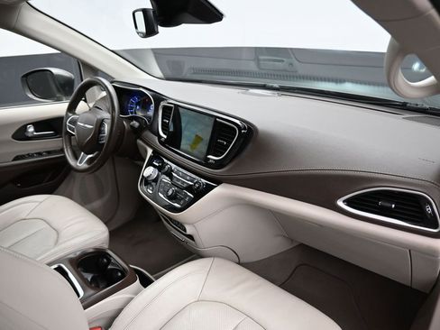 Used 2021 Chrysler Pacifica Touring-L image 65