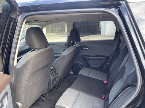 Used 2021 Nissan Rogue SV image 9